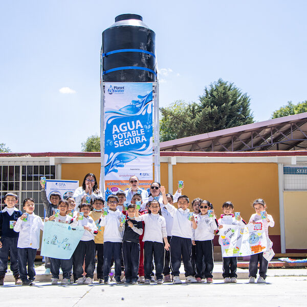 SFA Saniflo lleva agua potable a más de 350 alumnos del Edomex